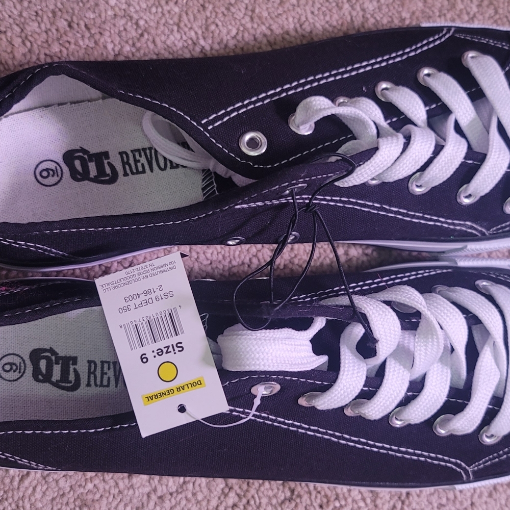 Black and white sneakers. Size 9